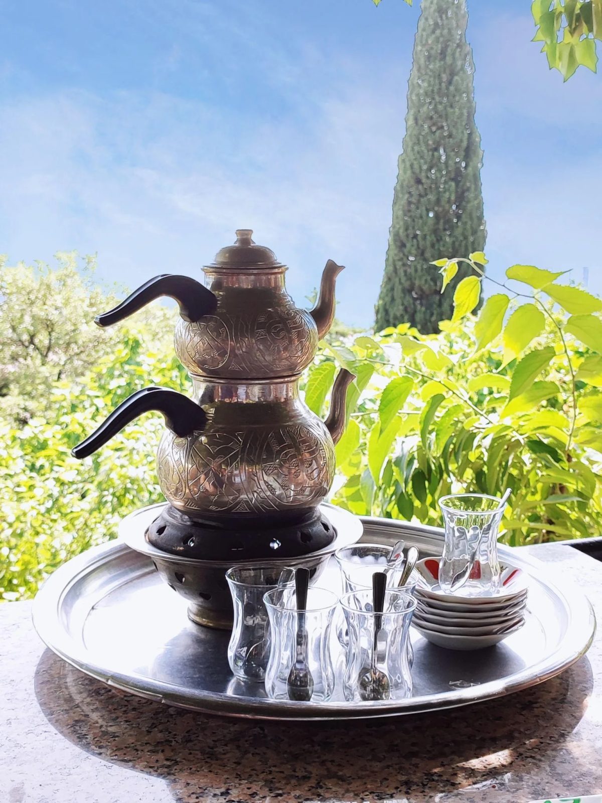 Mükemmel Çay Demleme Rehberi: Sıcaklık, Süre, Su